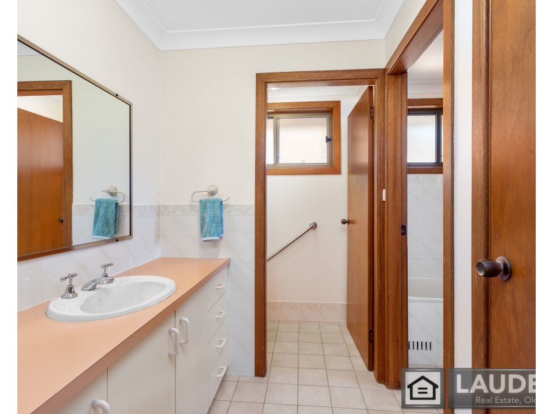 24 Molong Road, Old Bar NSW 2430