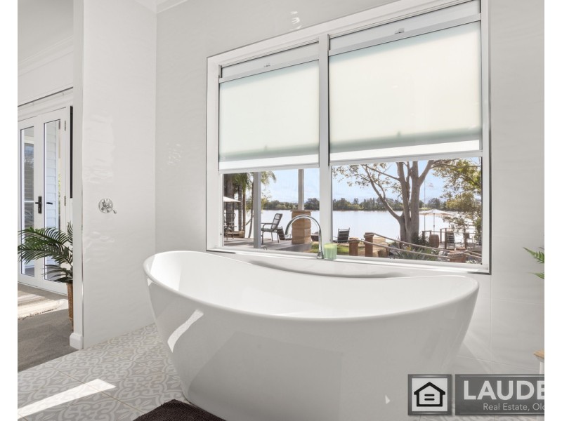 77 Templetons Lane, Oxley Island NSW 2430