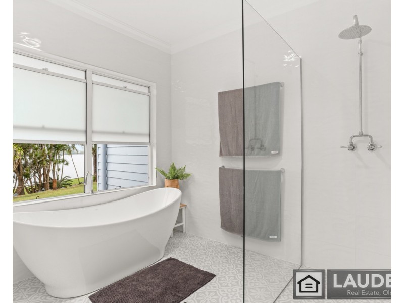 77 Templetons Lane, Oxley Island NSW 2430