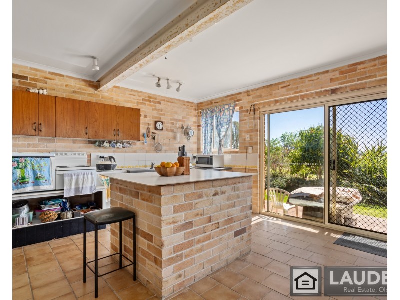 11 Leslies Lane, Mitchells Island NSW 2430