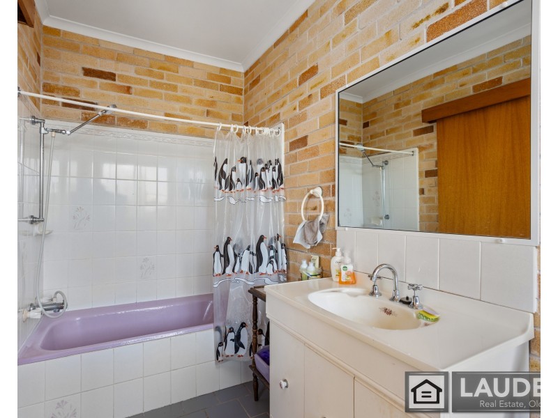 11 Leslies Lane, Mitchells Island NSW 2430