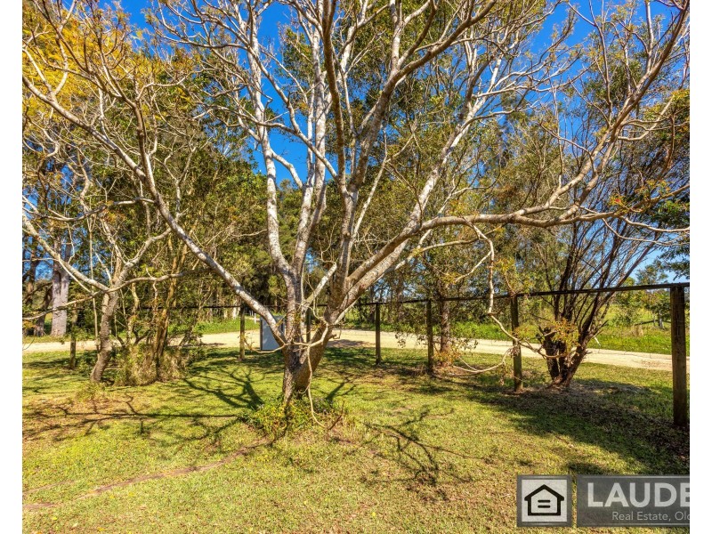 11 Leslies Lane, Mitchells Island NSW 2430