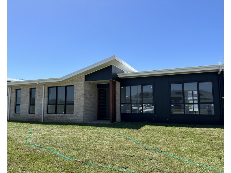 3a Retreat Close, Old Bar NSW 2430