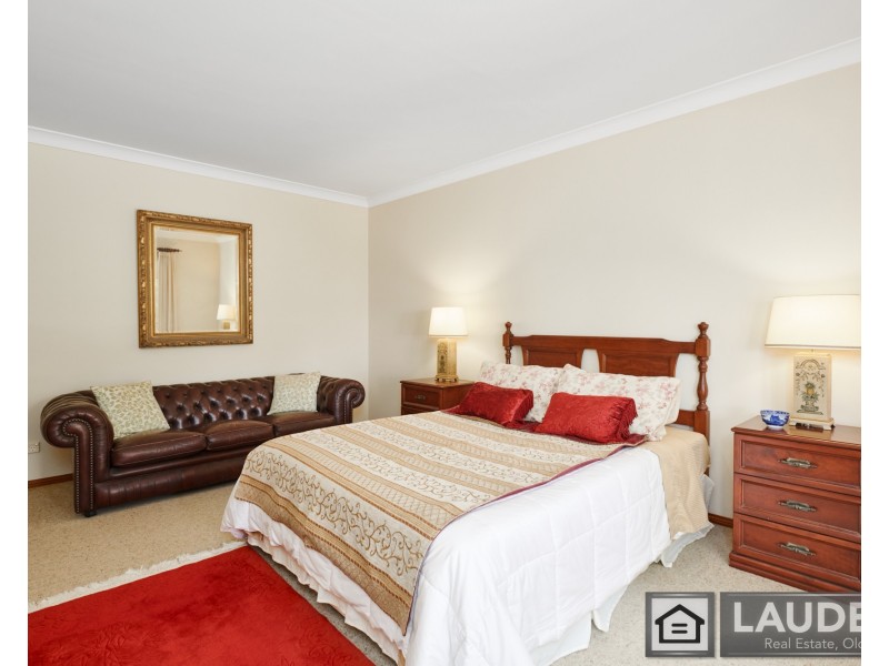 8 Voss Place, Mitchells Island NSW 2430