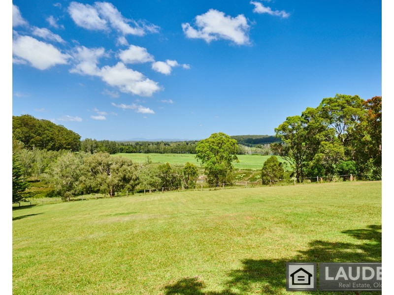 8 Voss Place, Mitchells Island NSW 2430