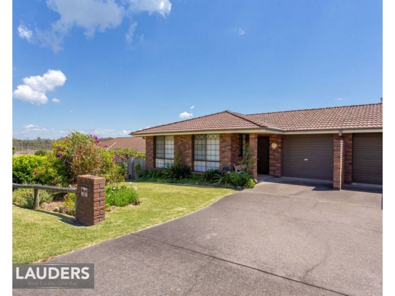 1/2 Kestrel Avenue, Old Bar NSW 2430