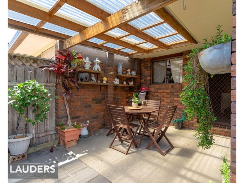 1/2 Kestrel Avenue, Old Bar NSW 2430