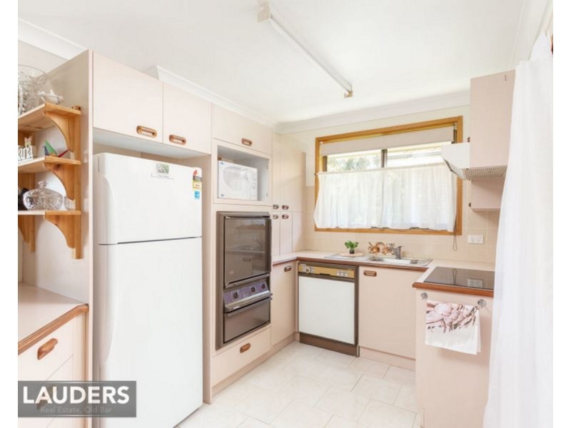 1/2 Kestrel Avenue, Old Bar NSW 2430