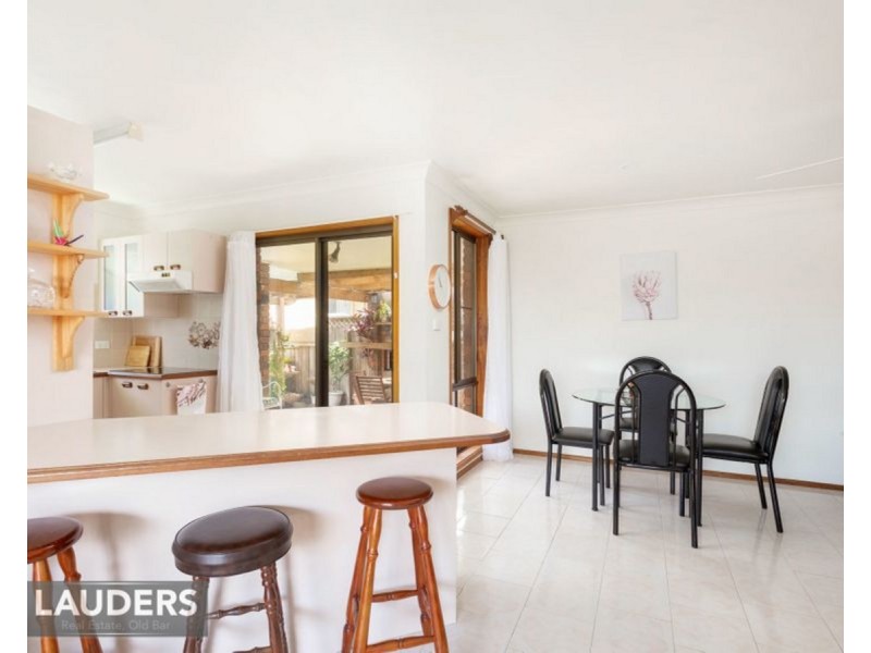 1/2 Kestrel Avenue, Old Bar NSW 2430