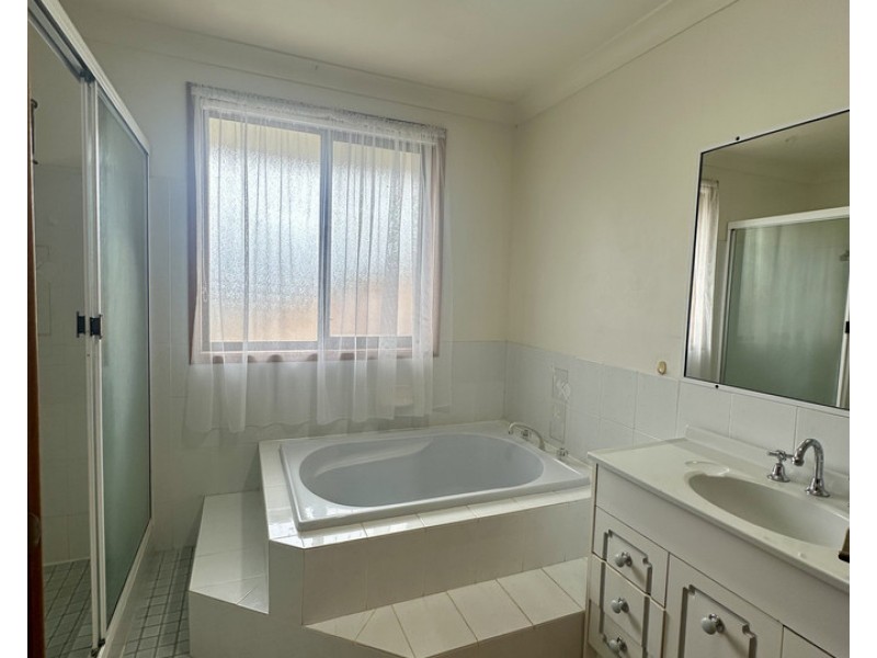 1/2 Kestrel Avenue, Old Bar NSW 2430