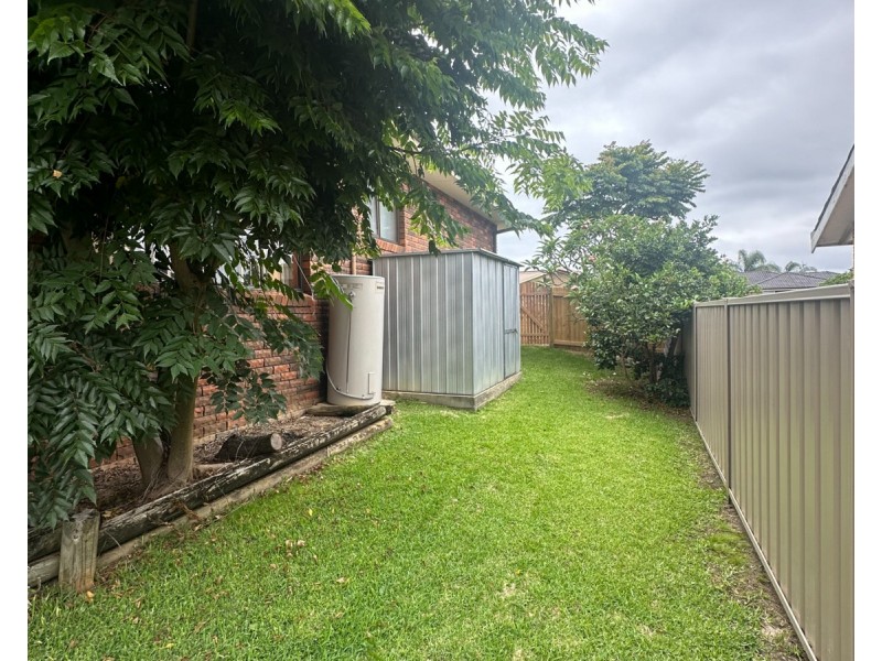 1/2 Kestrel Avenue, Old Bar NSW 2430