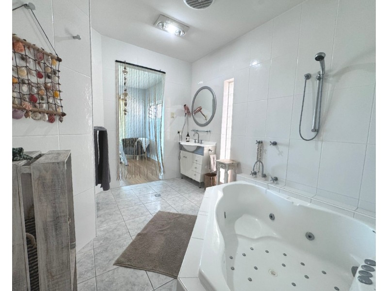 9 Seaview Parade, Wallabi Point NSW 2430