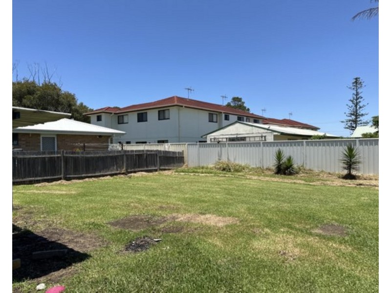 28 Old Bar Road, Old Bar NSW 2430