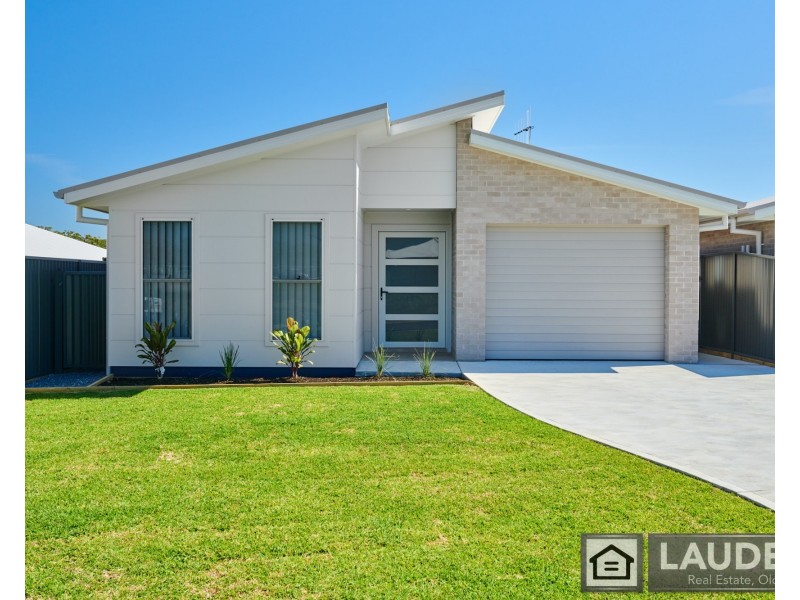 2/17 Cubbaroo Street, Old Bar NSW 2430