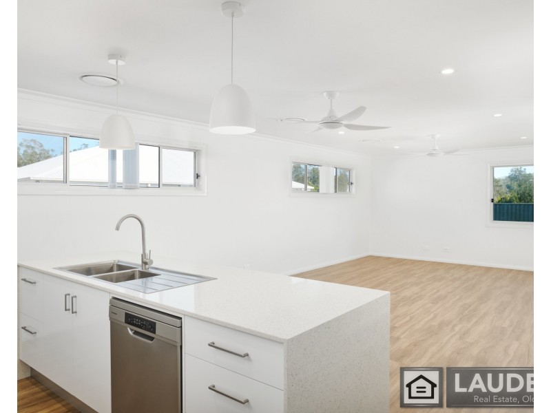 2/17 Cubbaroo Street, Old Bar NSW 2430