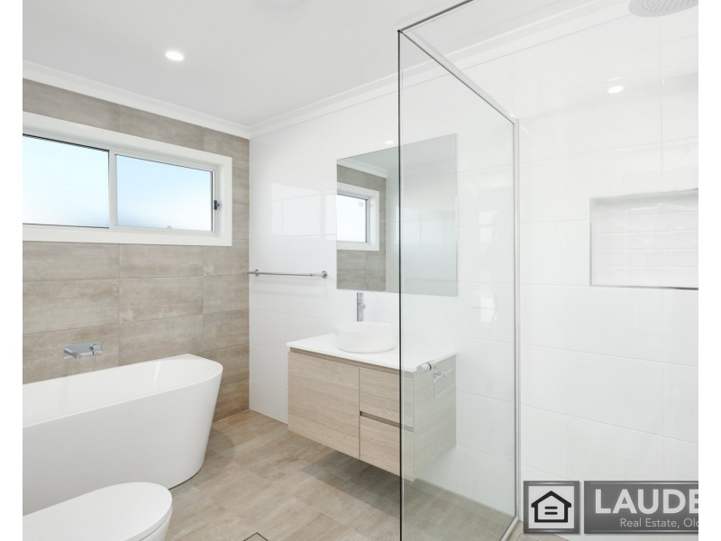 2/17 Cubbaroo Street, Old Bar NSW 2430