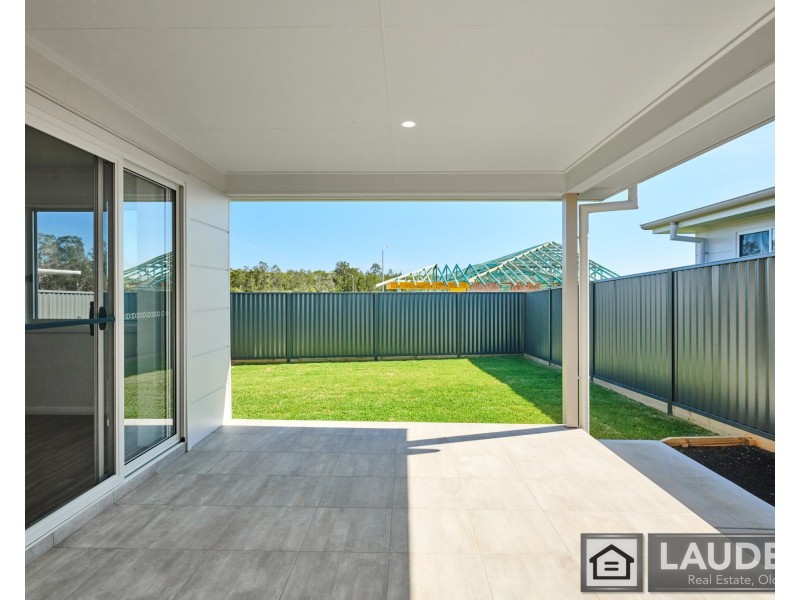 2/17 Cubbaroo Street, Old Bar NSW 2430