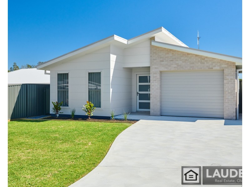 2/17 Cubbaroo Street, Old Bar NSW 2430