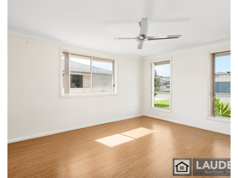 13 Flagtail Avenue, Old Bar NSW 2430