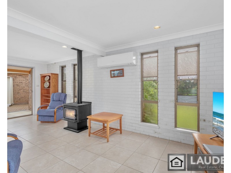 8 Paradise Close, Old Bar NSW 2430
