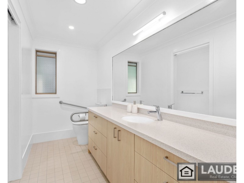 8 Paradise Close, Old Bar NSW 2430