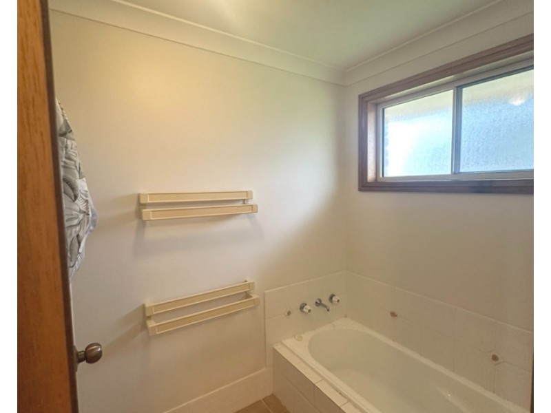 7 Pryor Crescent, Old Bar NSW 2430