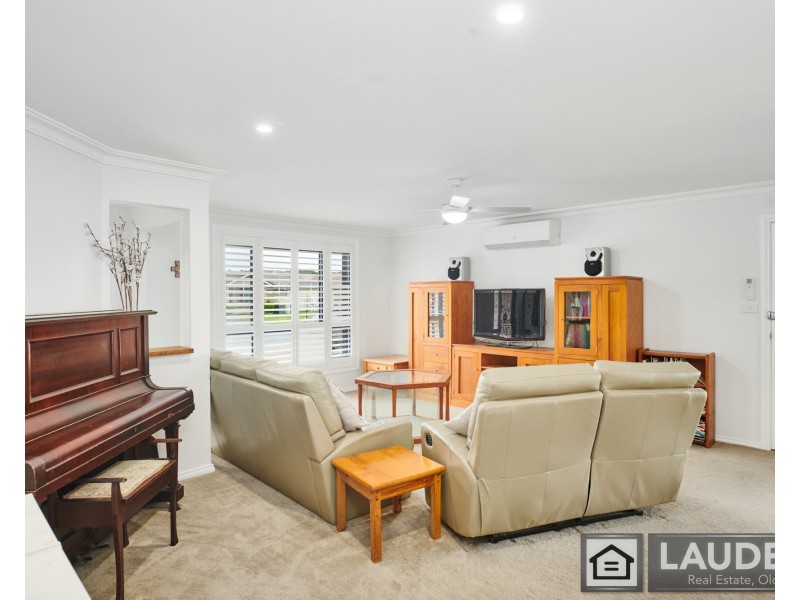 11 Bluehaven Drive, Old Bar NSW 2430