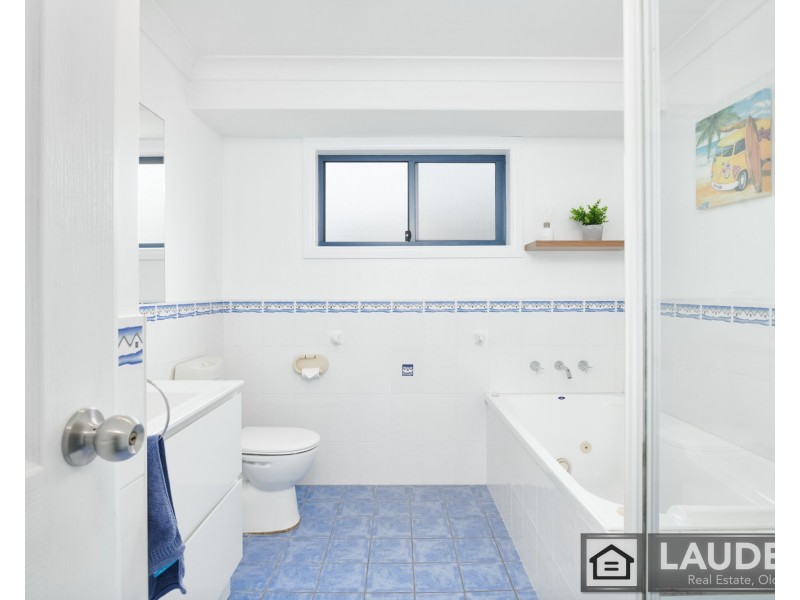 11 Bluehaven Drive, Old Bar NSW 2430