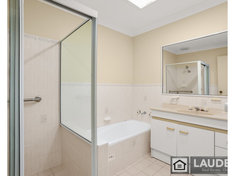 2/2 Paradise Close, Old Bar NSW 2430