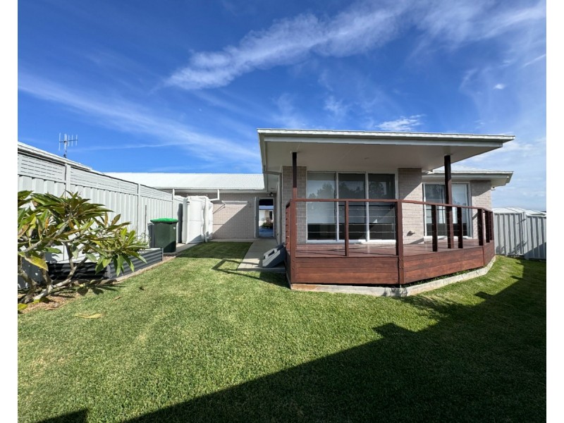 2/15 Marra Drive, Old Bar NSW 2430