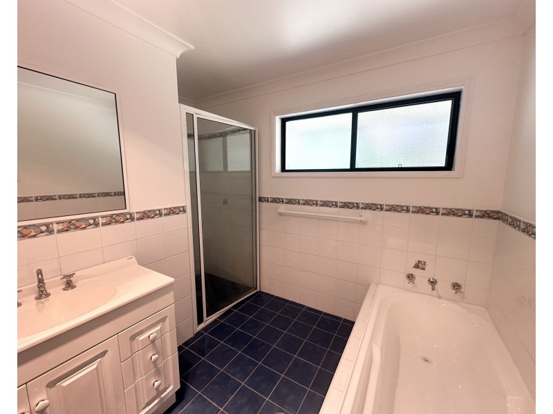 4 Peppermint Place, Old Bar NSW 2430