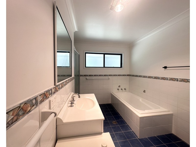 4 Peppermint Place, Old Bar NSW 2430