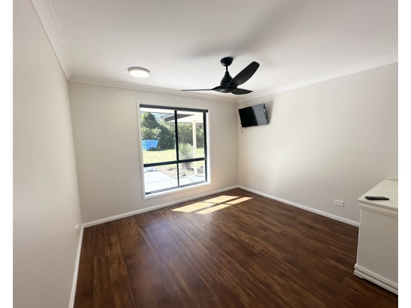 4 Peppermint Place, Old Bar NSW 2430