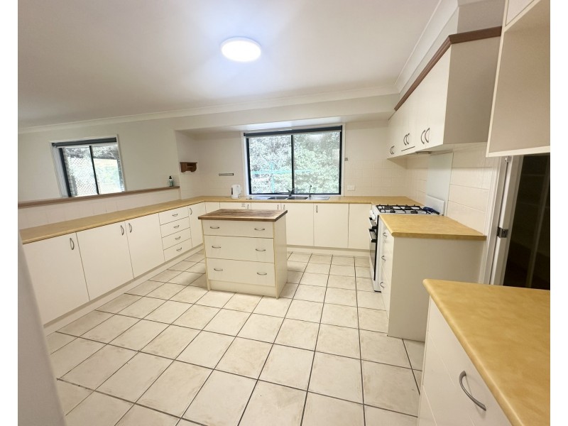 4 Peppermint Place, Old Bar NSW 2430