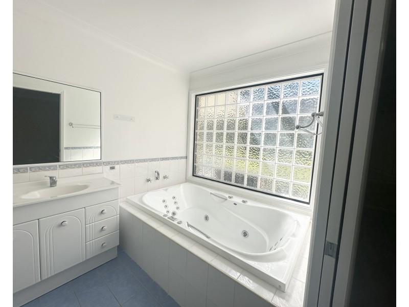 4 Peppermint Place, Old Bar NSW 2430