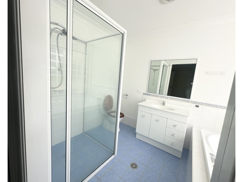 4 Peppermint Place, Old Bar NSW 2430