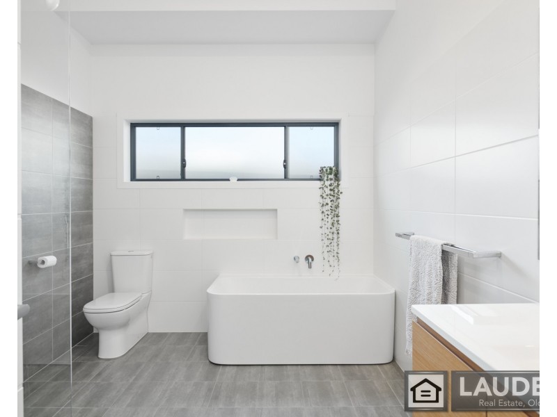 12 Bunyan Avenue, Old Bar NSW 2430