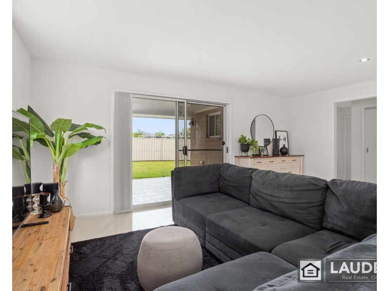 52 Albatross Way, Old Bar NSW 2430