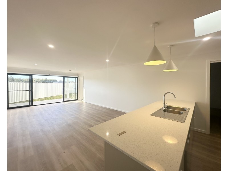 4B Bular Close, Old Bar NSW 2430