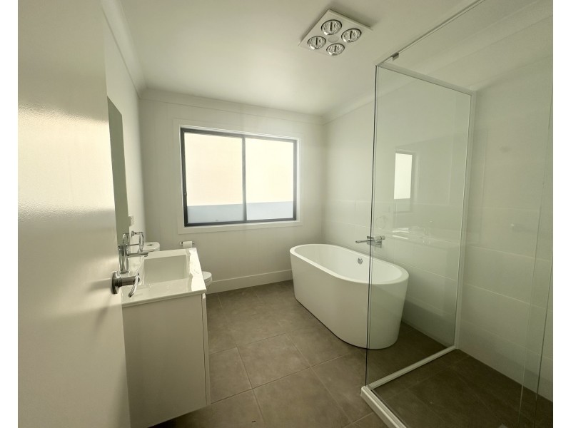 4B Bular Close, Old Bar NSW 2430