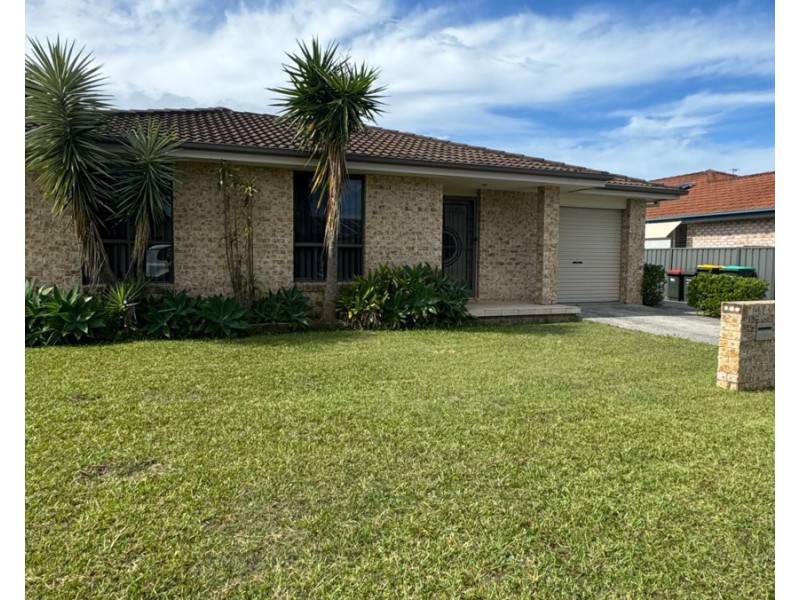 1/11 Rosier Place, Old Bar NSW 2430