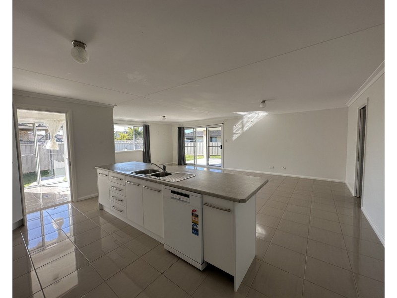 33 Bluehaven Drive, Old Bar NSW 2430