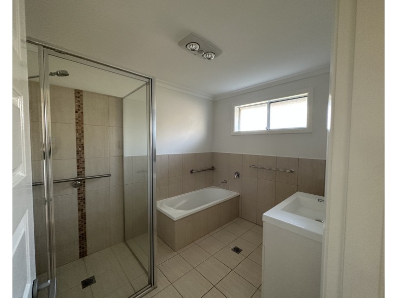 33 Bluehaven Drive, Old Bar NSW 2430