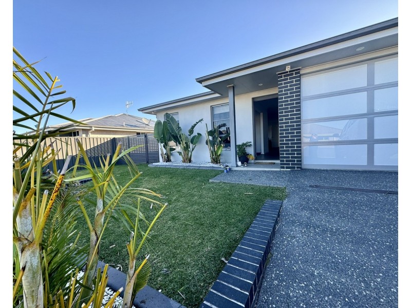 2/1 Egret Street, Old Bar NSW 2430