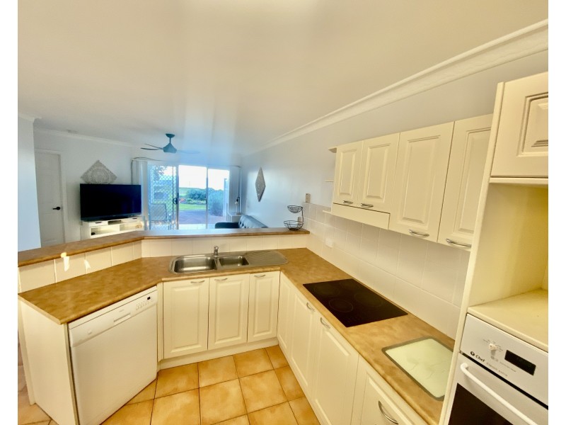 3/32 Lewis Street, Old Bar NSW 2430