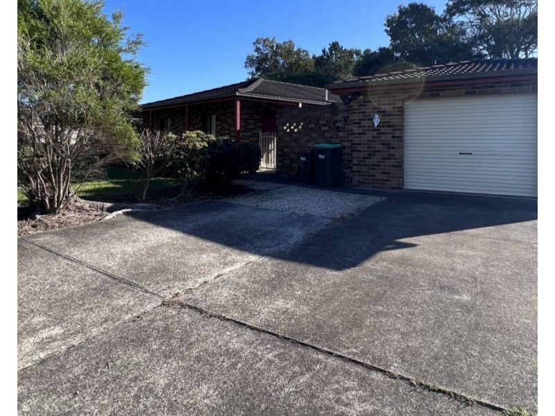 17 Joel Drive, Old Bar NSW 2430