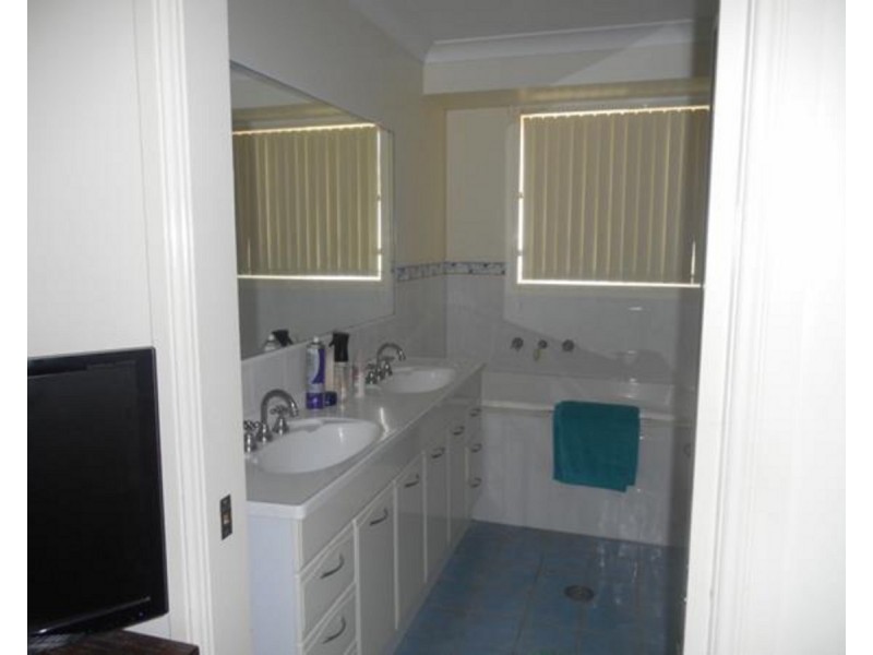 16 Albatross Way, Old Bar NSW 2430