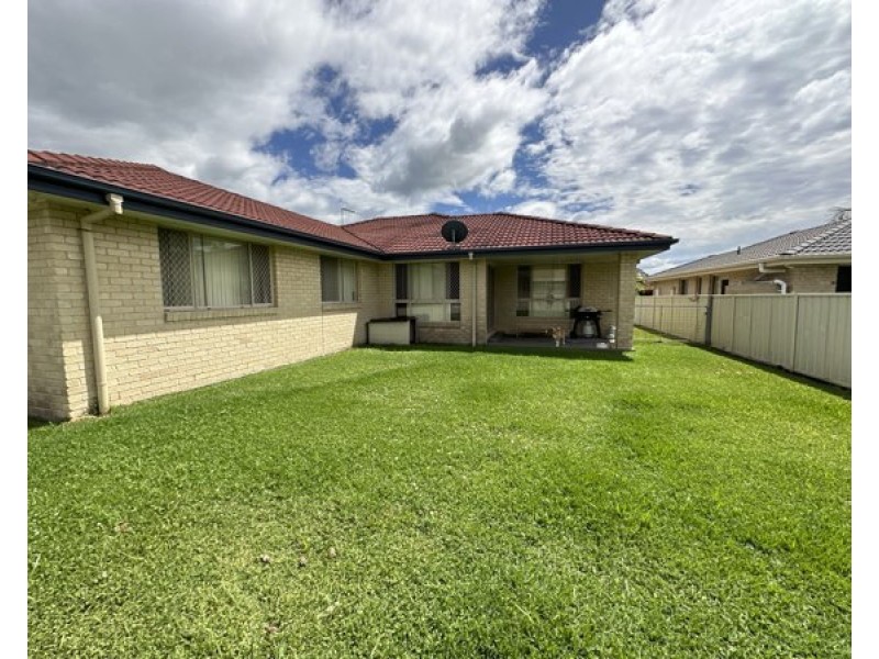 16 Albatross Way, Old Bar NSW 2430