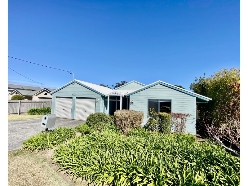 18 Connell Street, Old Bar NSW 2430
