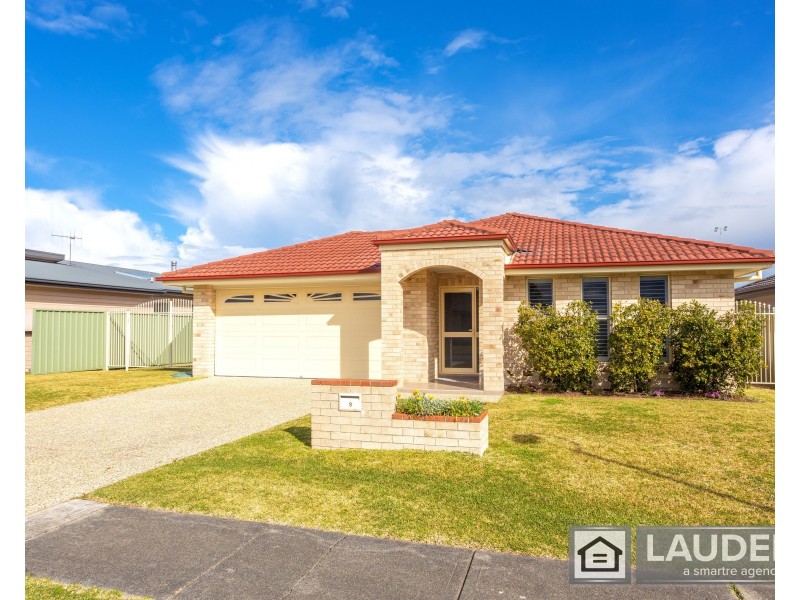 9 Mariner Avenue, Old Bar NSW 2430
